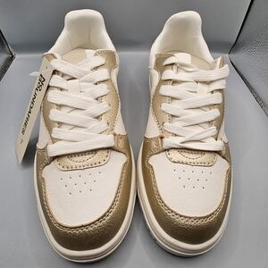 Women's No Boundaries White and Gold Sneakers, Size 7